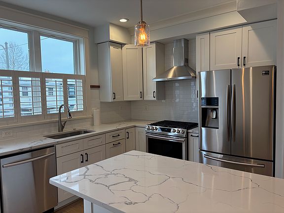 4th image of 431 Delafield Pl NW