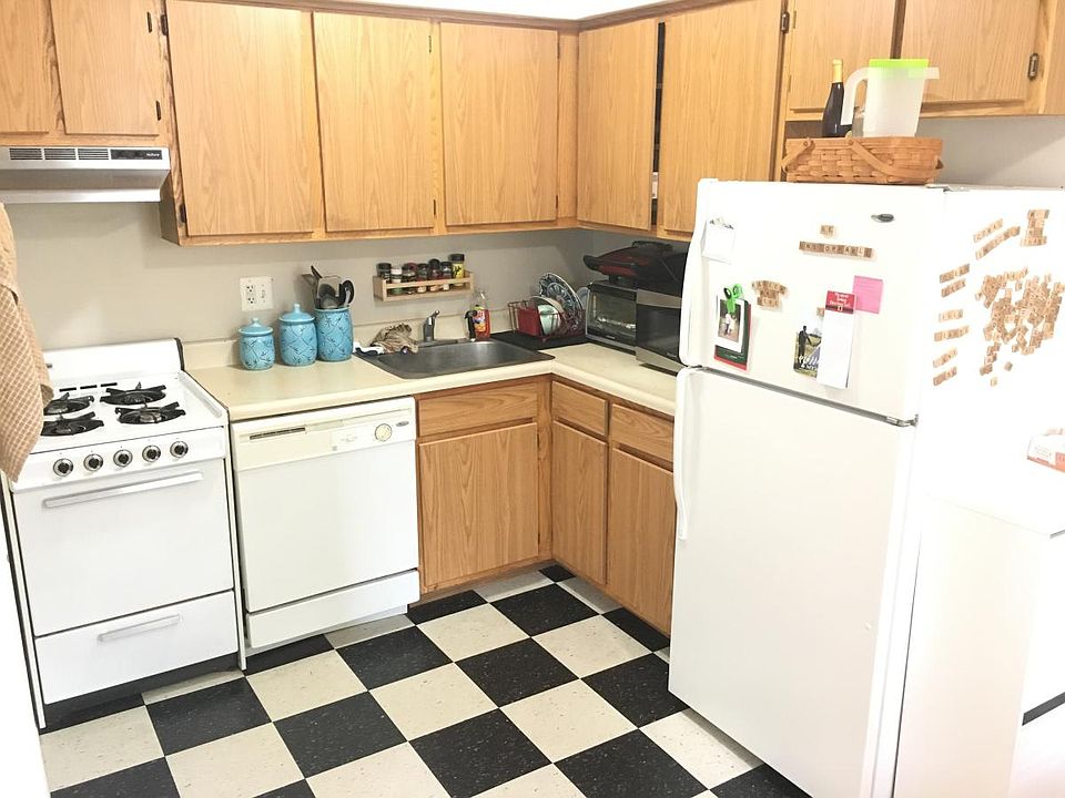 1st image of 3411 Cresson St APT 6