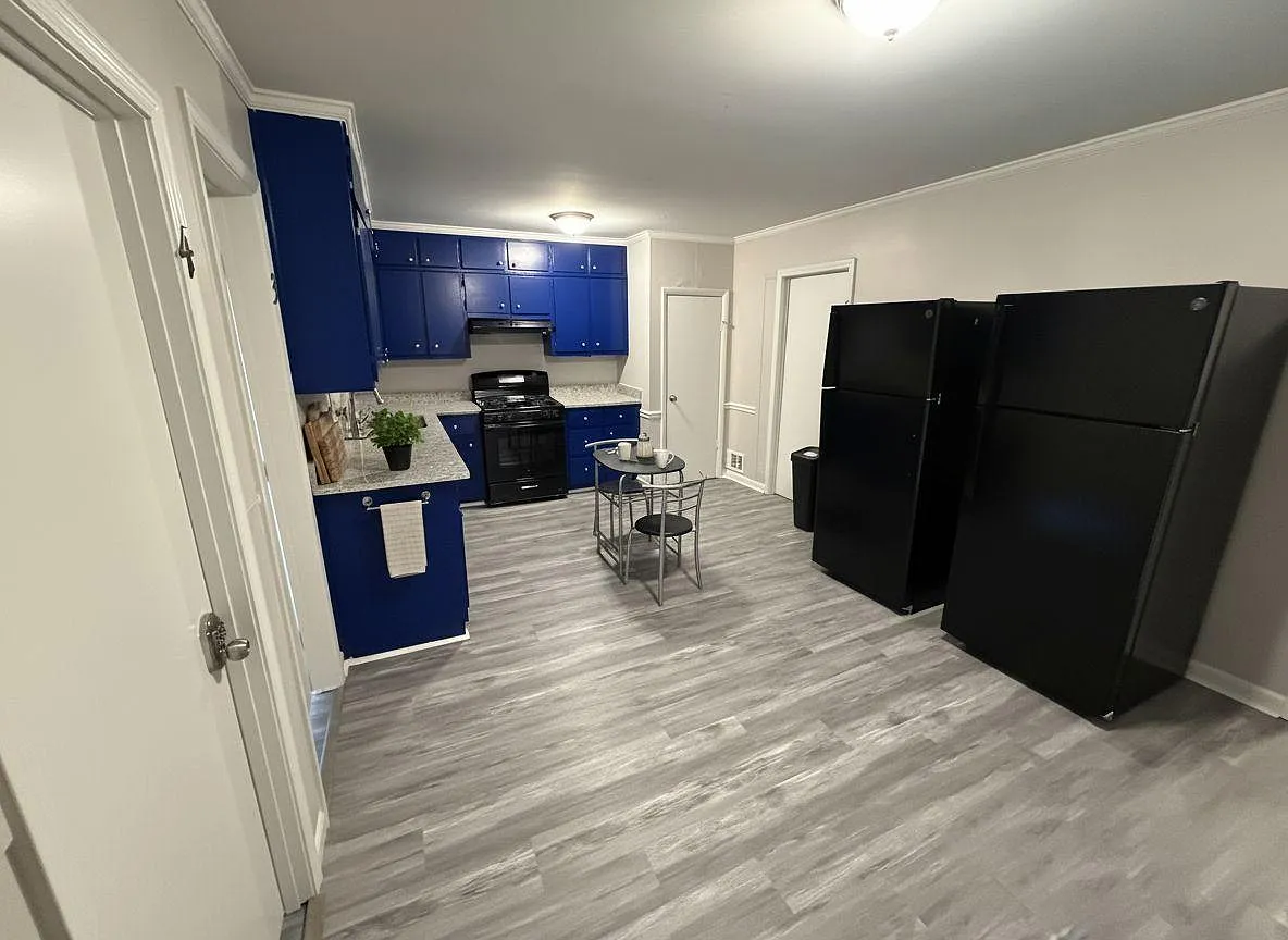 4 bed, 3.0 bath, 2100 sqft, $650 — Photo 2