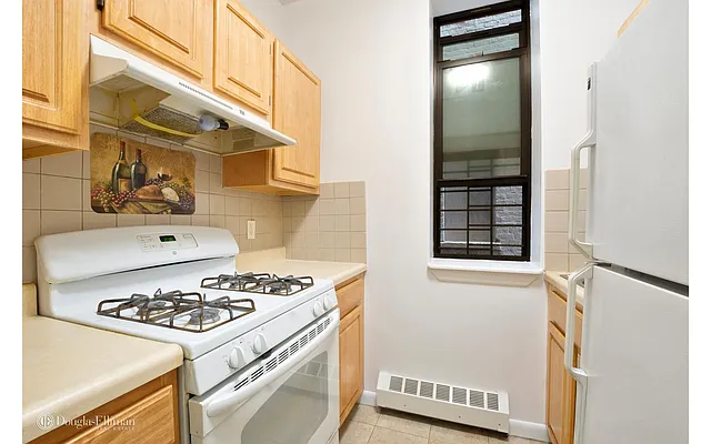 Sold by Douglas Elliman | media 8