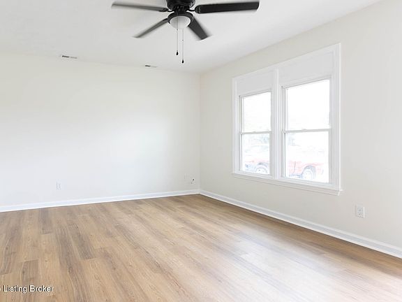 4th image of 135 Valley View Dr