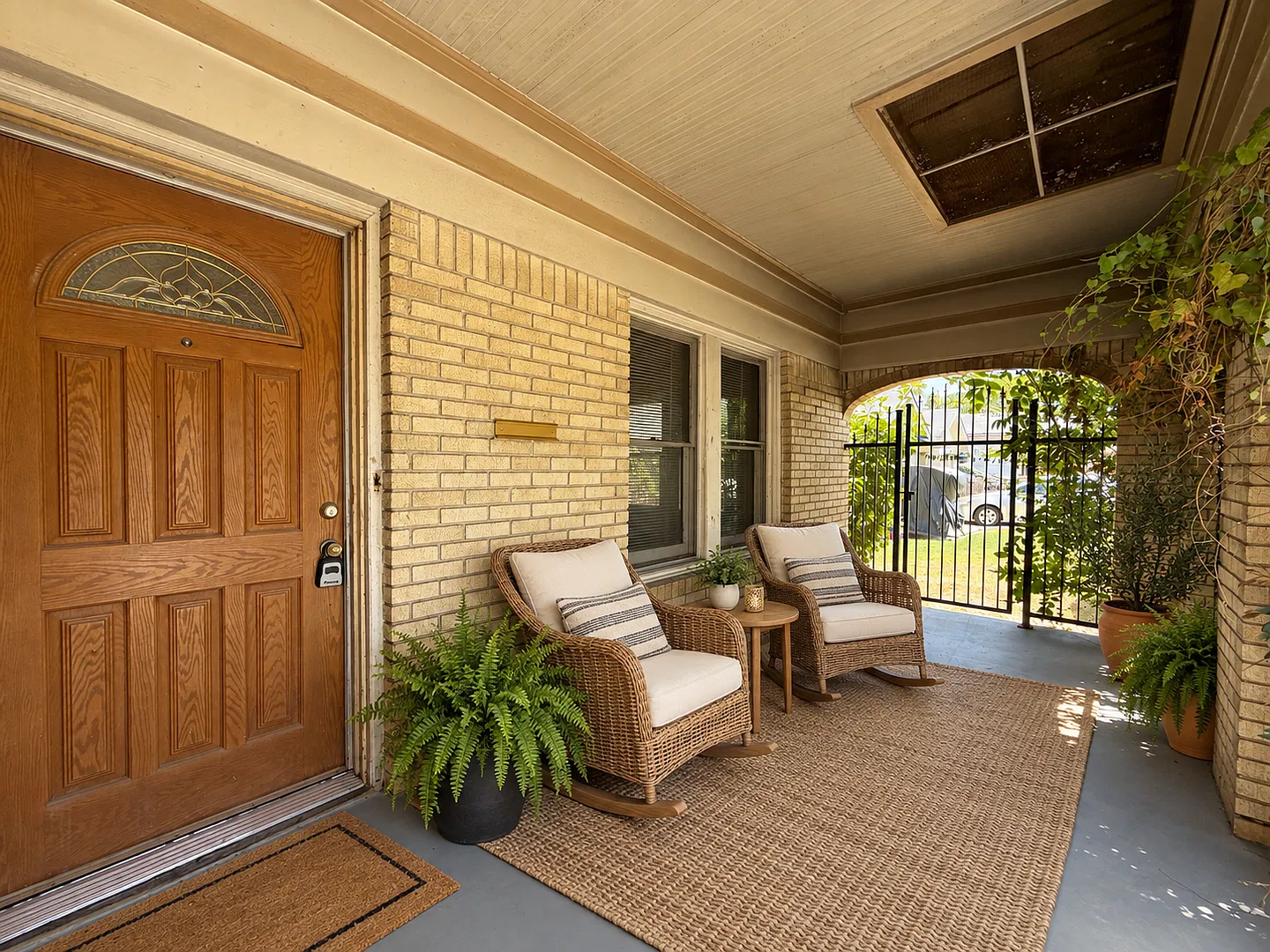 Available Now 3 Bed 2 Bath Home In Fort Worth — Photo 2