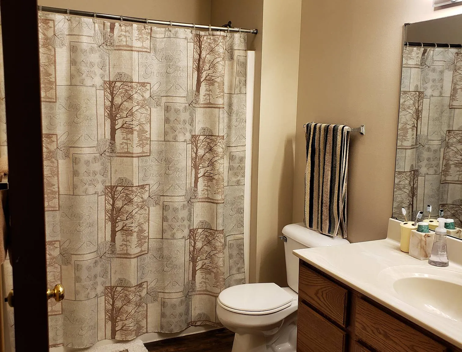 112 Lakewood Terrace - 3 — Photo 4