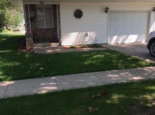 704 2nd St, Traer, IA 50675