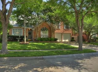 106 Starbridge Ln, Grand Prairie, TX 75052