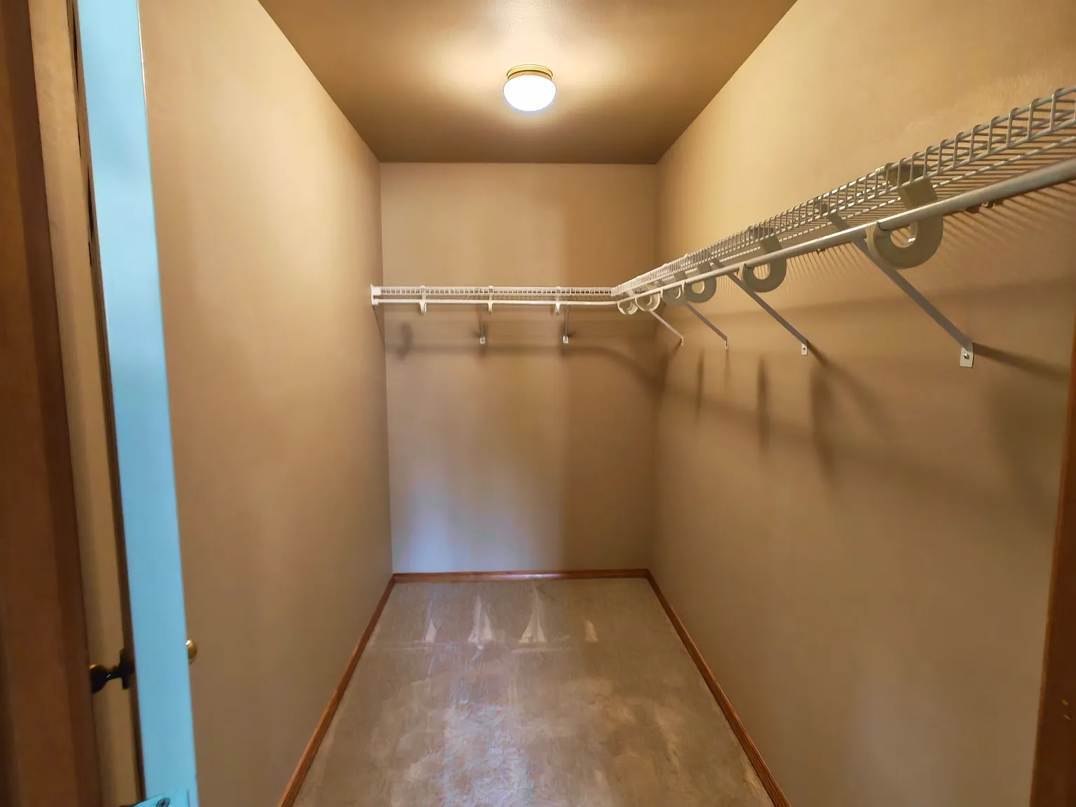 4 bed, 2.5 bath, 2546 sqft, $4,200 — Photo 4