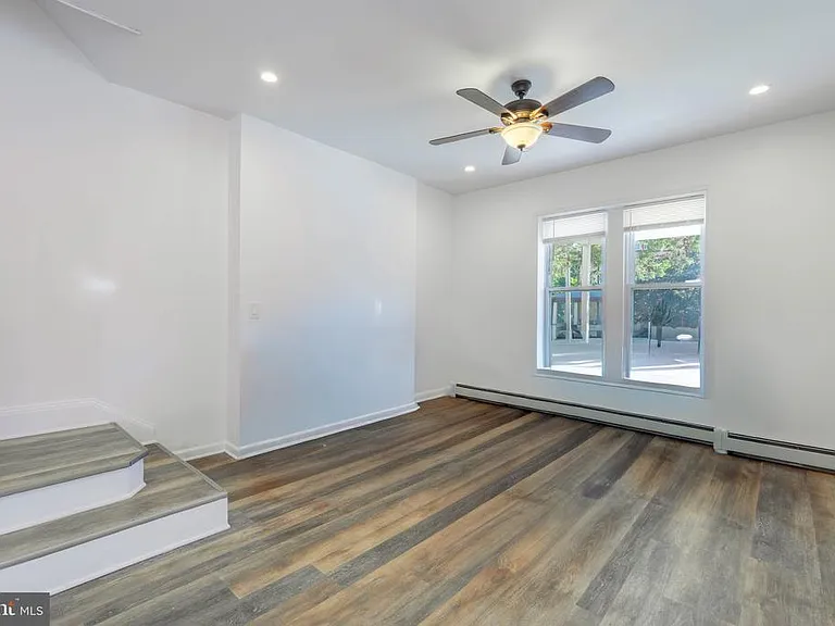 233 Park Ln — Photo 6