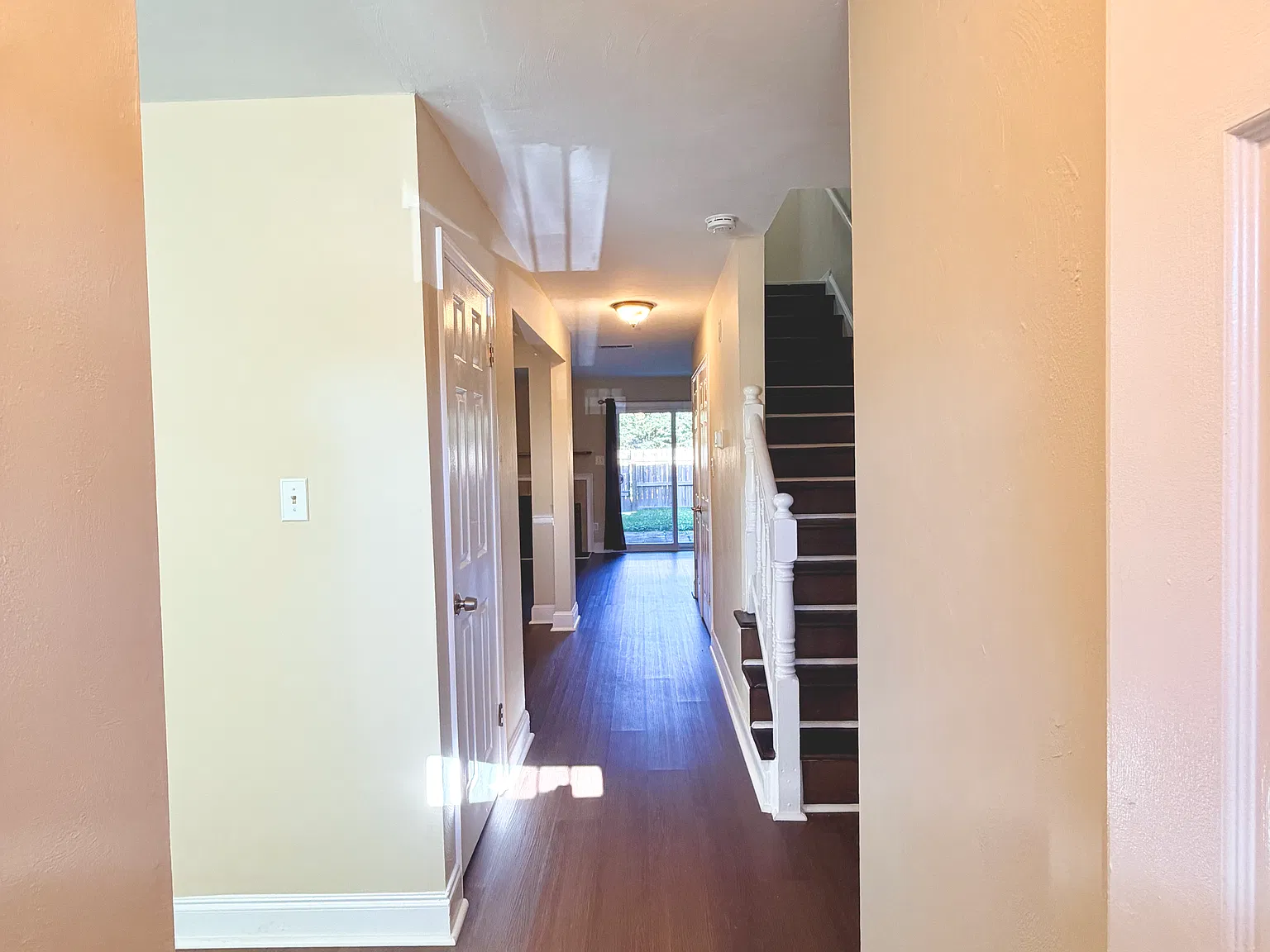 312 Seeman Ct — Photo 2