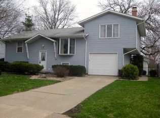 1319 9th St NW, Clinton, IA 52732