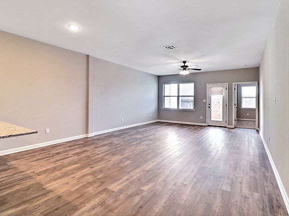 4th image of 2929 Palatine Pl