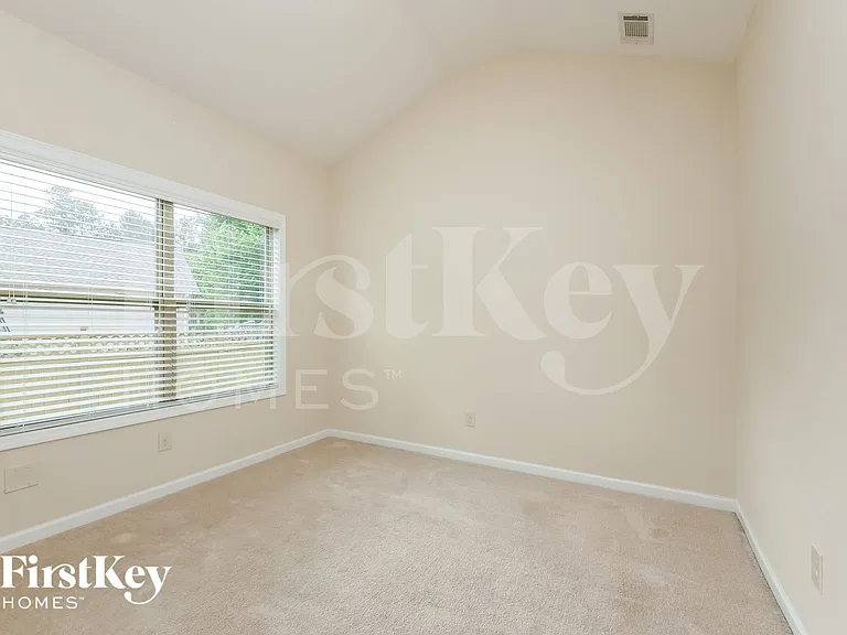 150 Stonebridge Xing — Photo 12