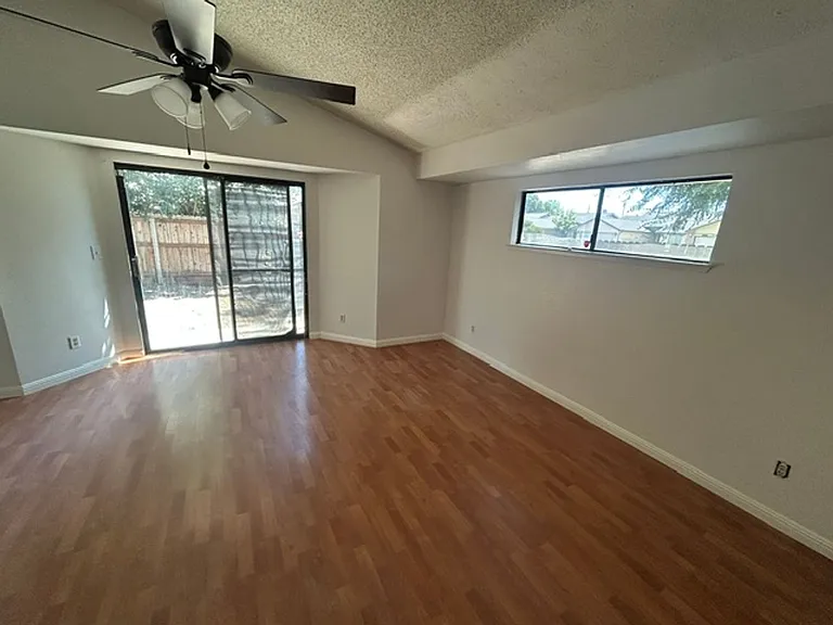 4927 W Hemlock Ave — Photo 10
