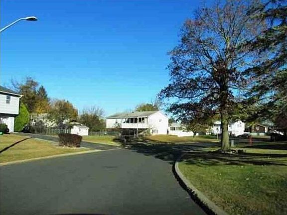 Exterior Neighborhood (street photo)