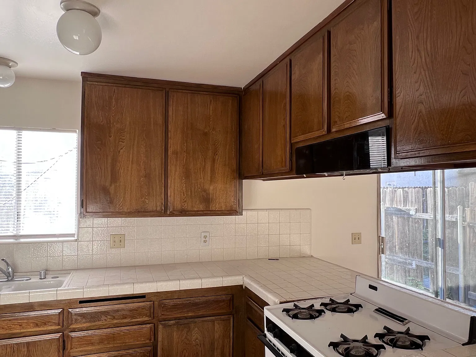 3 bed, 2.5 bath, 1450 sqft, $3,300 — Photo 4