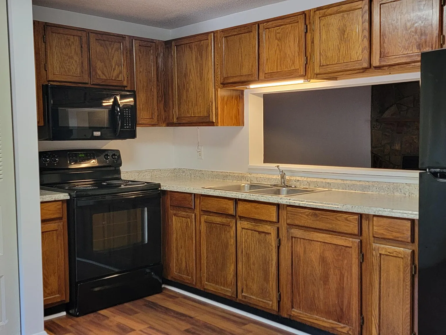 3 bed, 1.5 bath, $1,695 — Photo 3