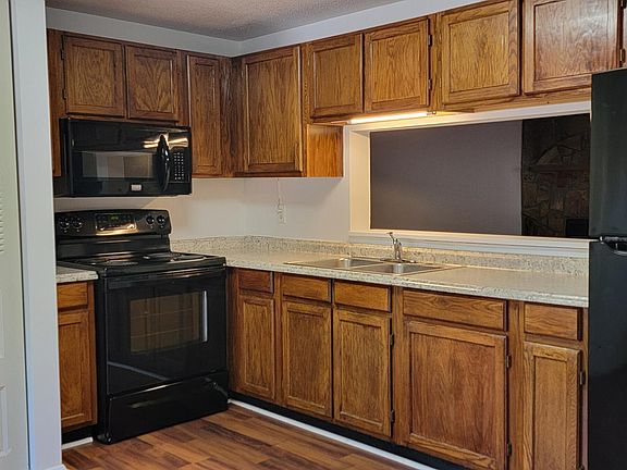 3rd image of 7725 Sandra Ln
