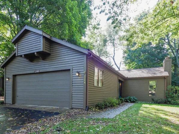 2504 Highpointe Dr, Kalamazoo, MI 49008