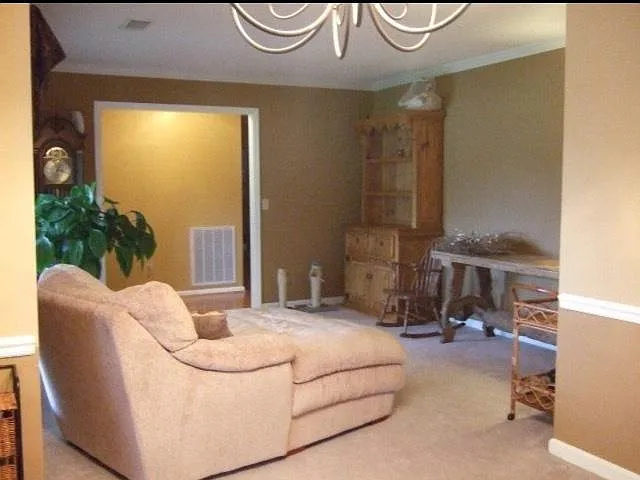 4 bed, 2328 sqft, $2,100 — Photo 1