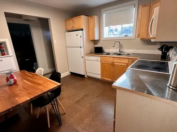 3904 31st St SW, Calgary, AB T3E 2P7