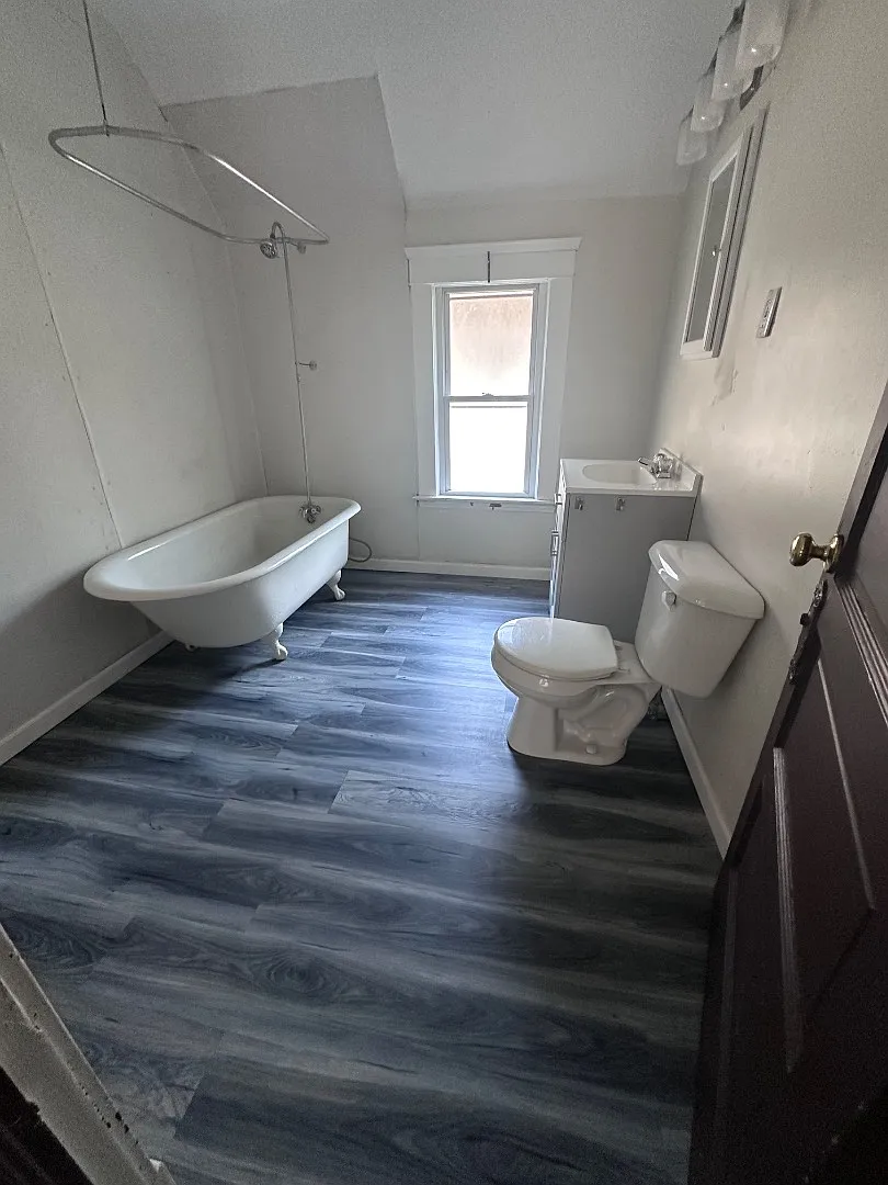 Freshly remodeled with en suite laundry! — Photo 4