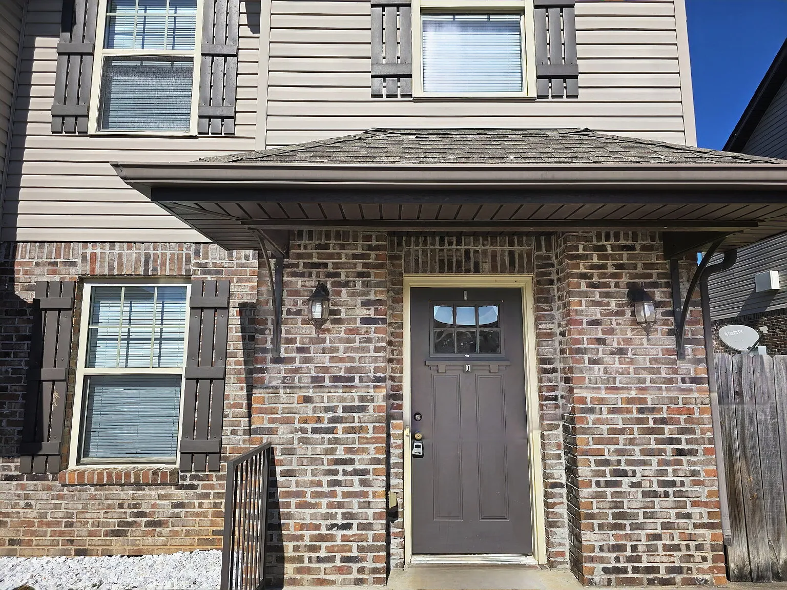 2 bed, 2.5 bath, 1050 sqft, $1,125 — Photo 1