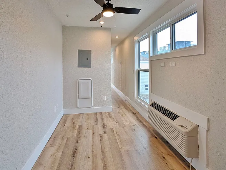 412 E Ashley St — Photo 7