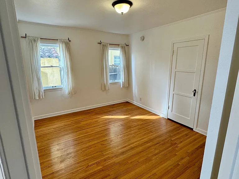 1855 S Cochran Ave — Photo 5