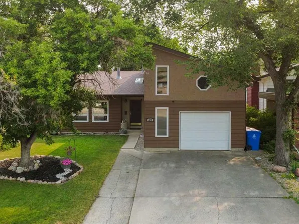 49 Iroquois Cres W, Lethbridge, AB T1K 5J3