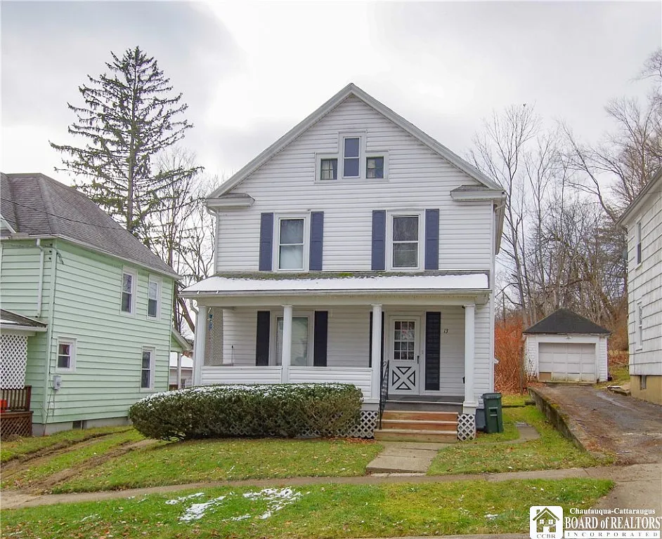 13 Dearing Ave photo 1