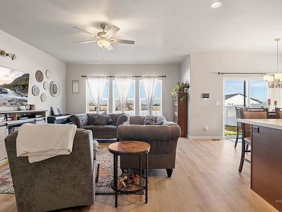 5th image of 1765 Conner St