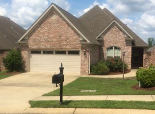 102 Kingston Ct, Starkville, MS 39759