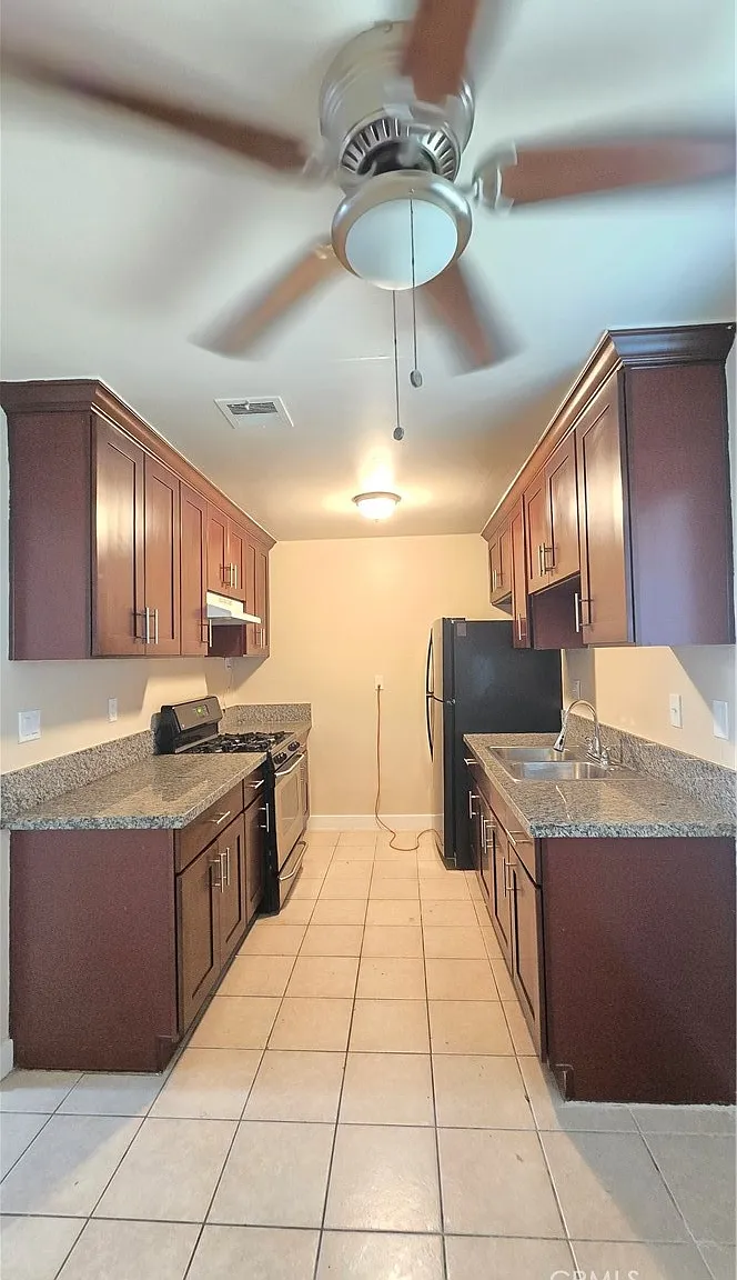 3 bed, 1150 sqft, $3,200 — Photo 2
