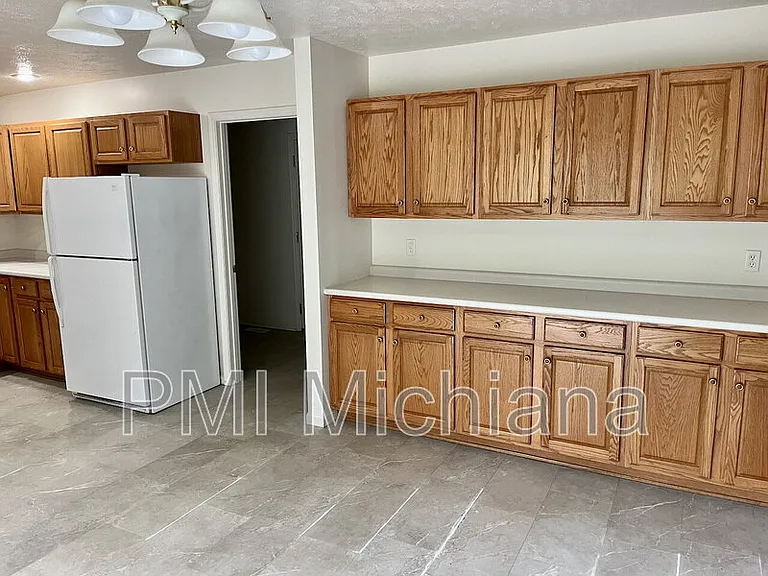 51880 Courtland Dr E — Photo 6