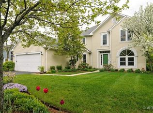 1041 W Royal Oak Dr, Vernon Hills, IL 60061