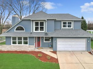 1108 Almond Dr, Aurora, IL 60506