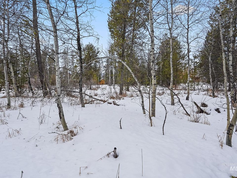 2nd image of 881 W Roseberry Rd