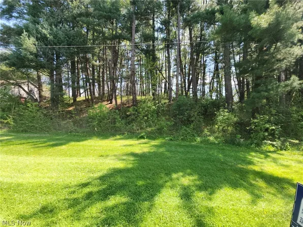 Glenpark Dr NE, Bolivar, OH 44612