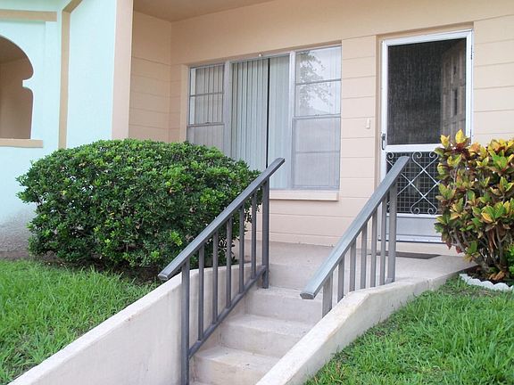 FRONT ENTRACE PATIO