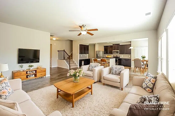 4 bed, 2.5 bath, 2560 sqft, $2,420 — Photo 3