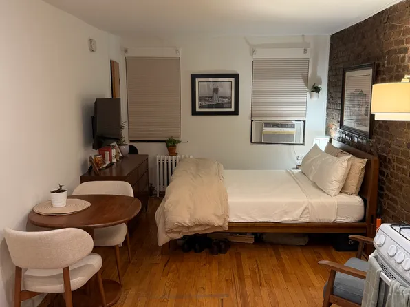 230 W 16th St APT 2E, New York, NY 10011