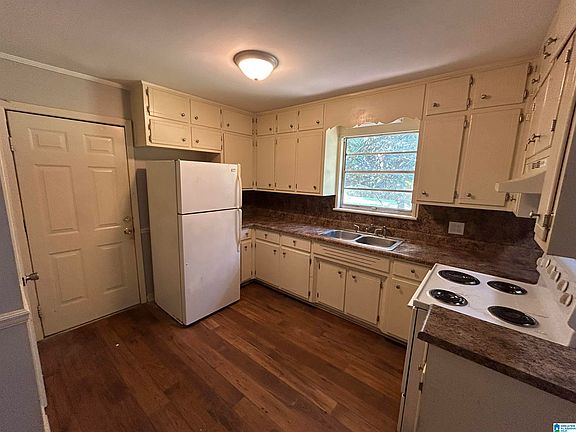 4th image of 4508 Maple Cir
