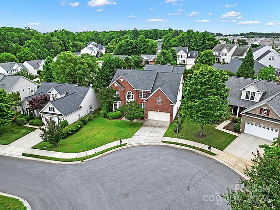 3rd image of 4054 Buckingham Dr