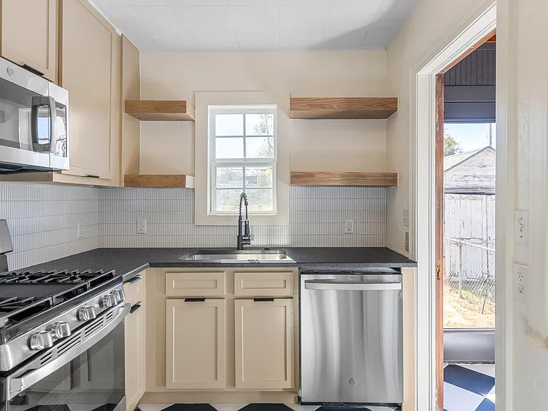 2242 W Eubanks St — Photo 8