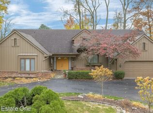3075 Bloomfield Park Dr, West Bloomfield, MI 48323