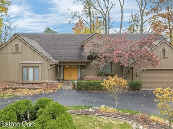 3075 Bloomfield Park Dr, West Bloomfield, MI 48323