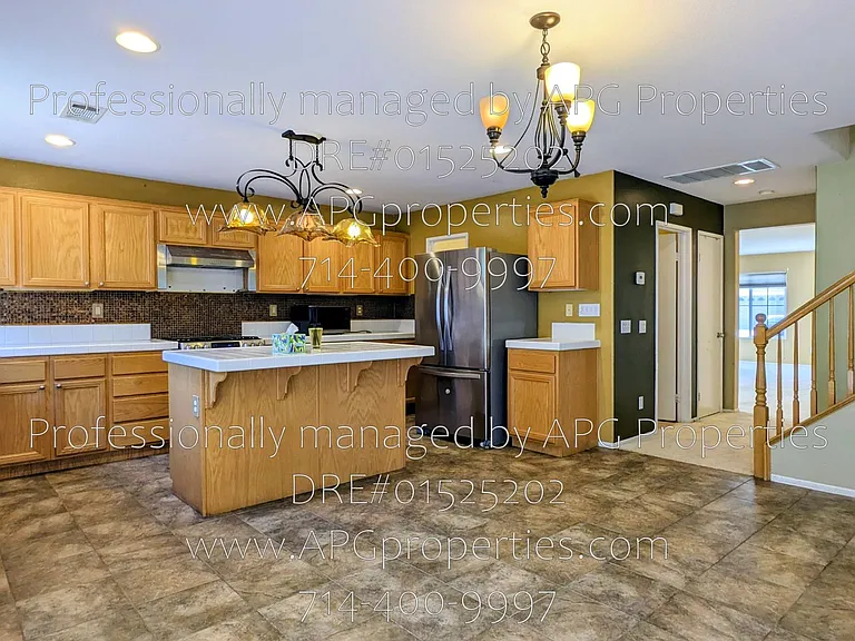 2439 N Cameo Ct — Photo 3