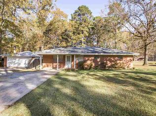 8221 Spring Lake Rd, Pine Bluff, AR 71603