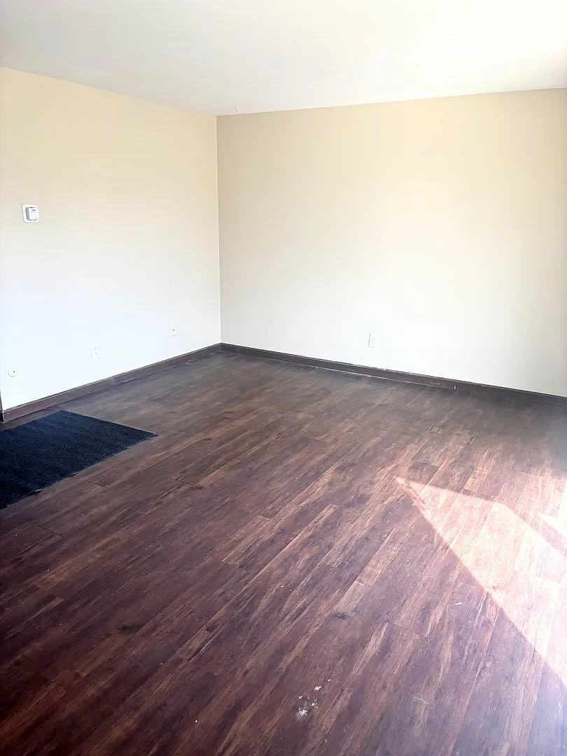 364 Robert Drive — Photo 2