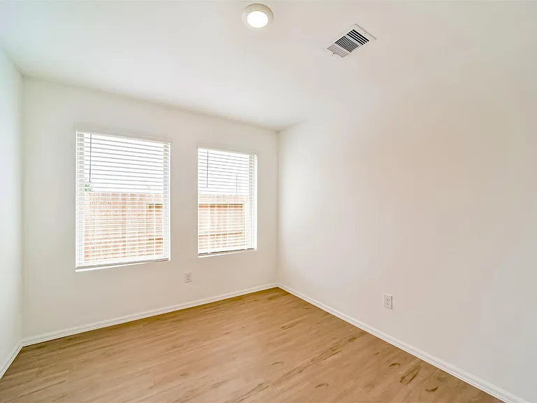 5227 Sunvalley Bend Dr — Photo 22