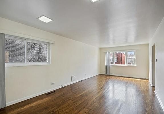 3rd image of 7431 N Damen Ave